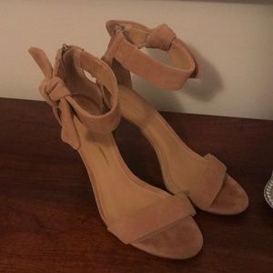 Banana republic nude suede heels